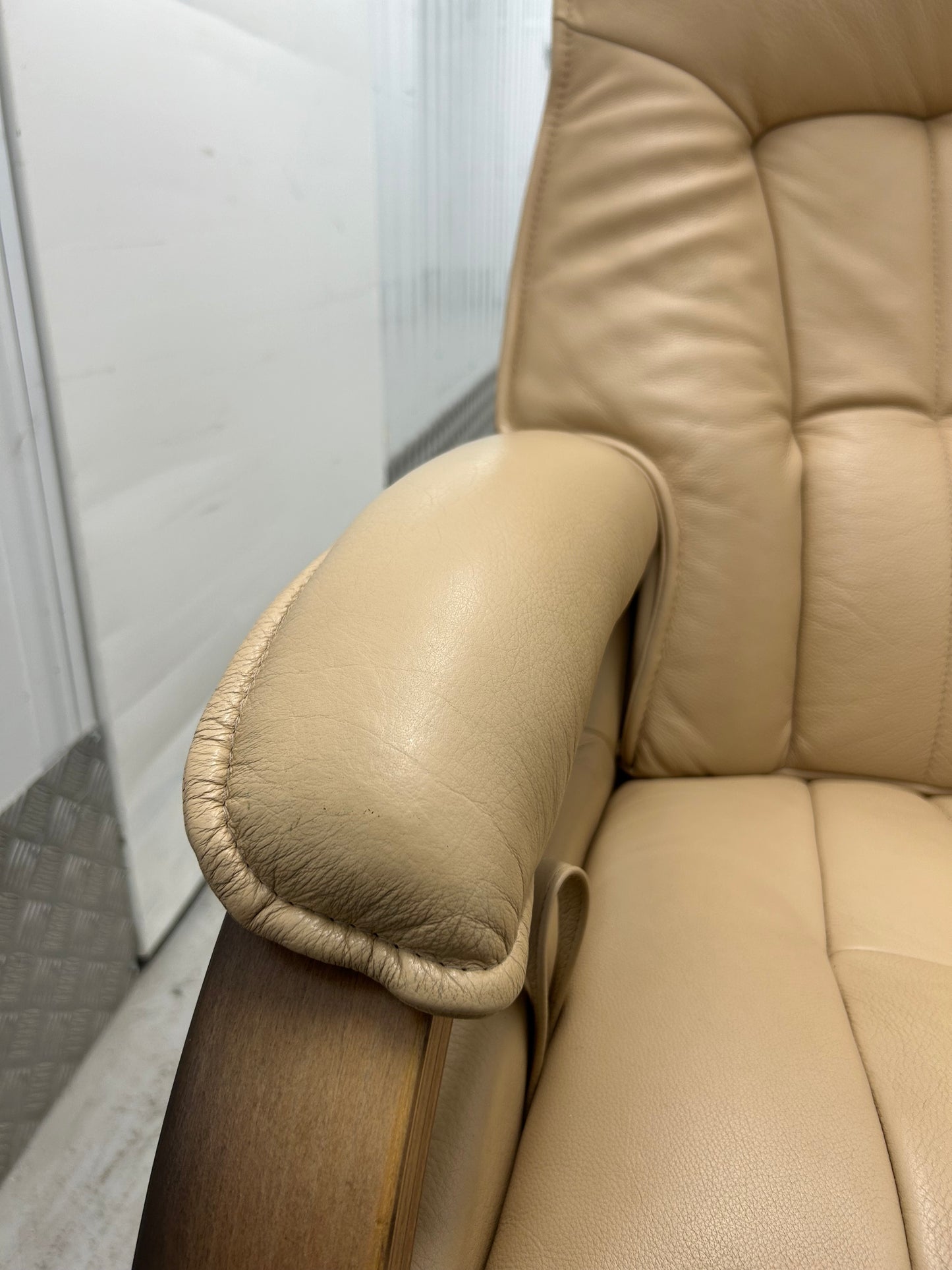 Himolla Mosel Maxi Leather Recline & Swivel Chair Integrated Footrest Pre-Loved