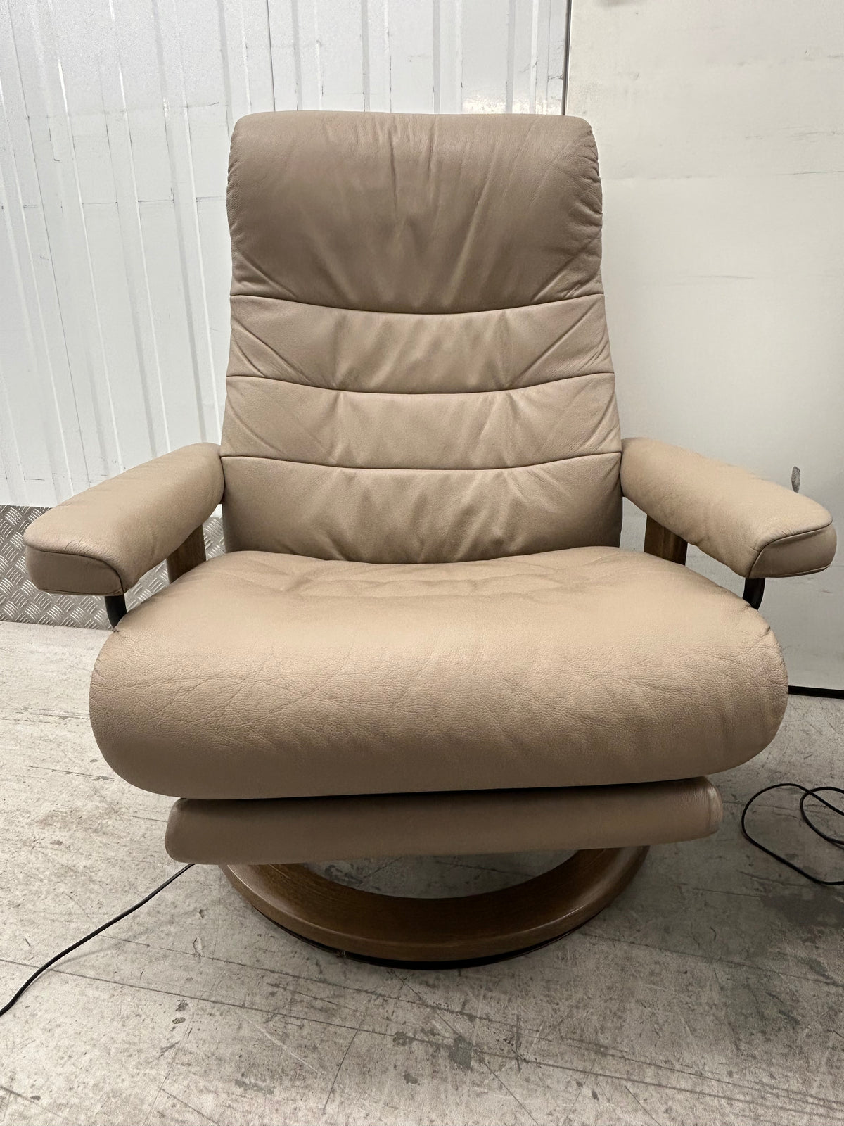Ekornes Stressless Opal Large Size Mole Leather Power Recliners Pair Pre-Loved