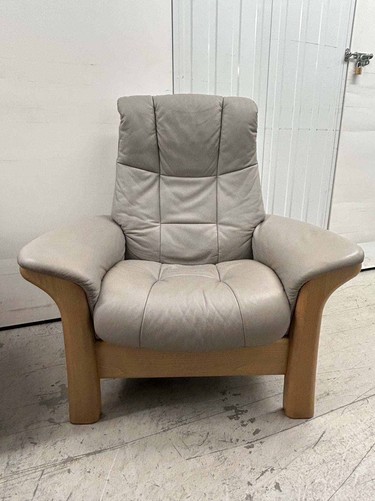 Ekornes Stressless Windsor Recliner Armchairs & Footstools Silver Grey Pair 2023 Pre-Loved