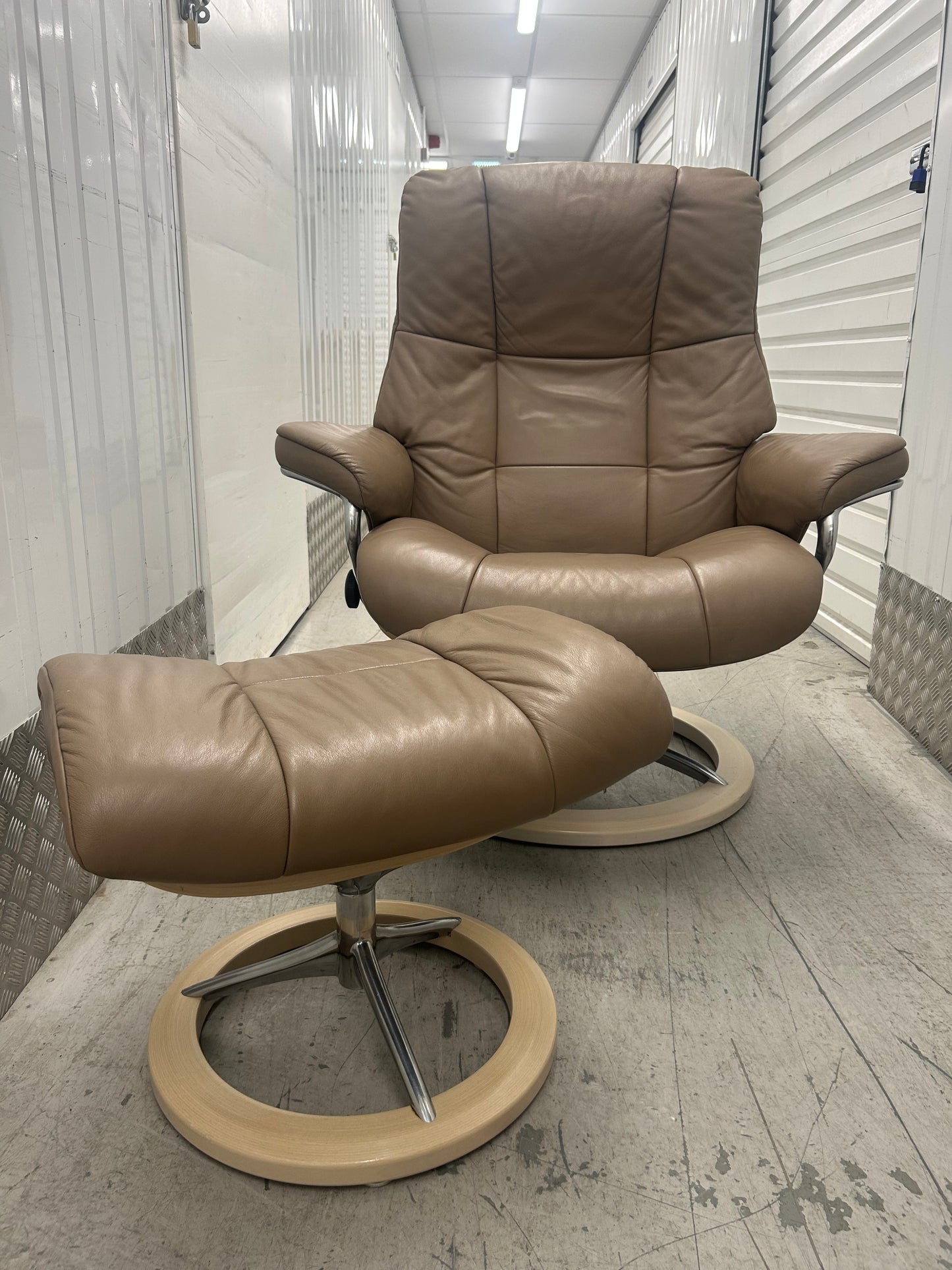 Ekornes Stressless Signature Mayfair Funghi Leather Recliner Chair & Stool Large Pre-Loved
