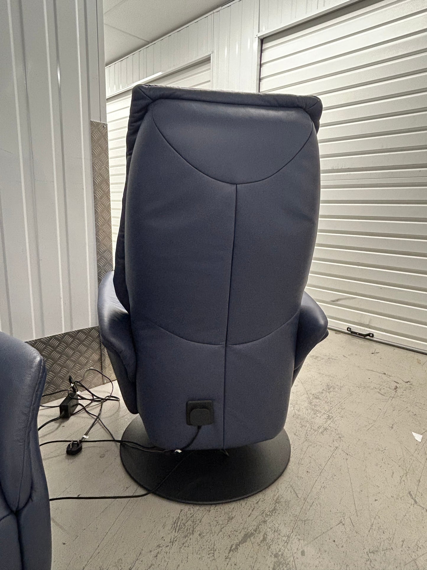 Himolla Azure Blue Leather Power Recliner Armchairs & Matching Fixed 2 Seater Sofa Pre-Loved