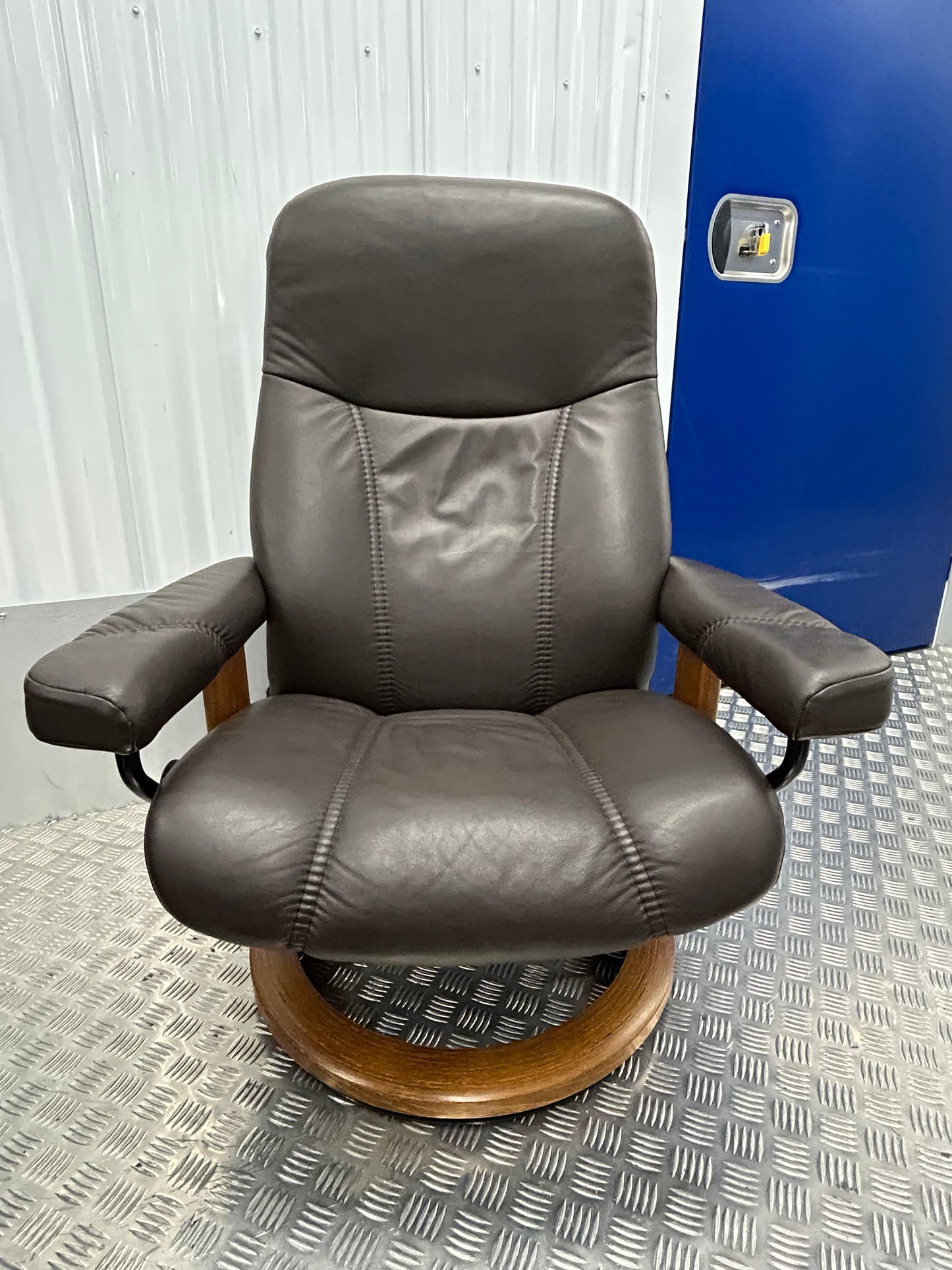 Ekornes Stressless Consul Recline & Swivel Brown Leather Chairs & Stool Pair Pre-Loved