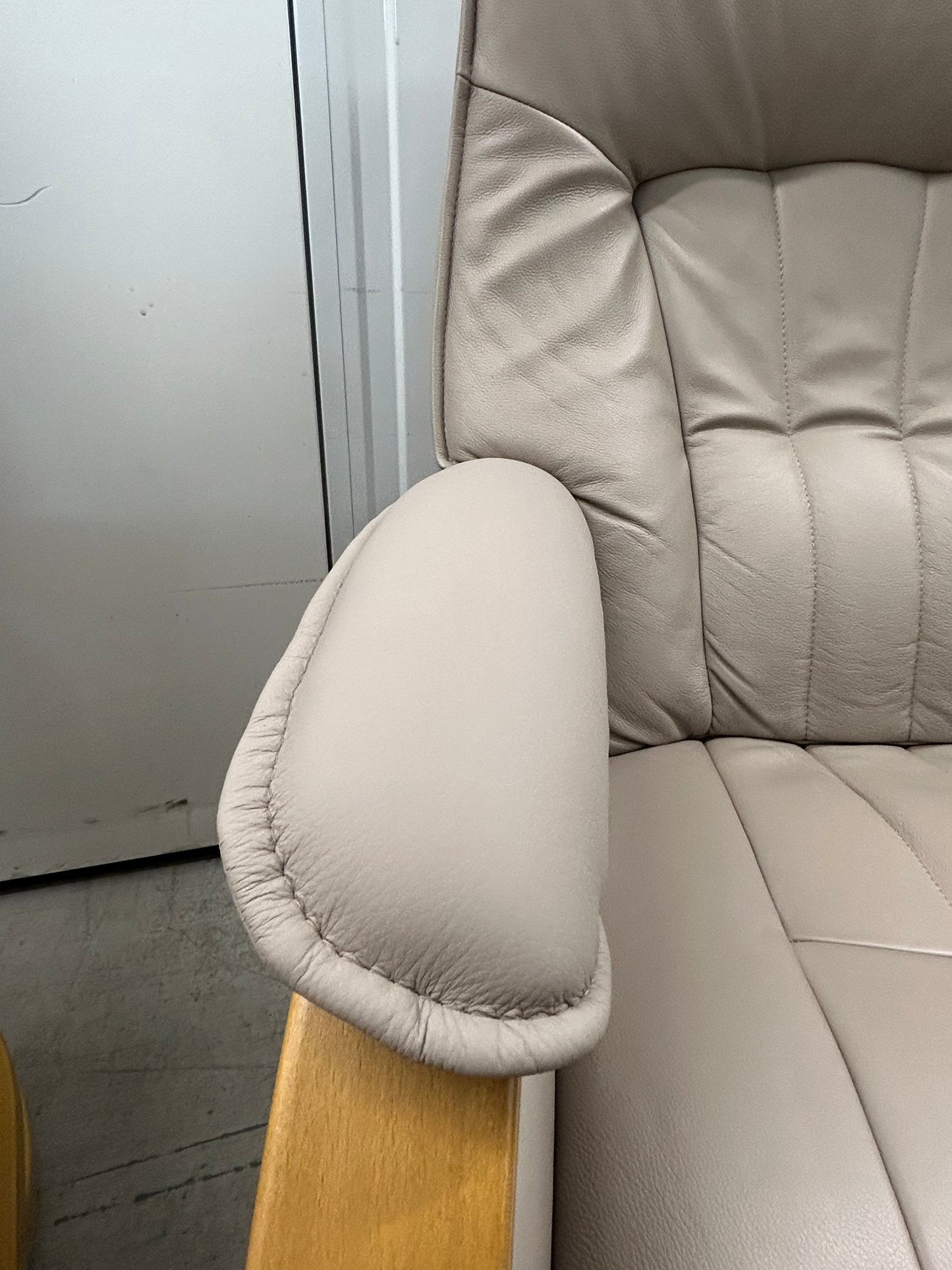 Himolla Mosel  Power Fels Leather Recline & Swivel Chairs Integrated Footrests Pre-Loved