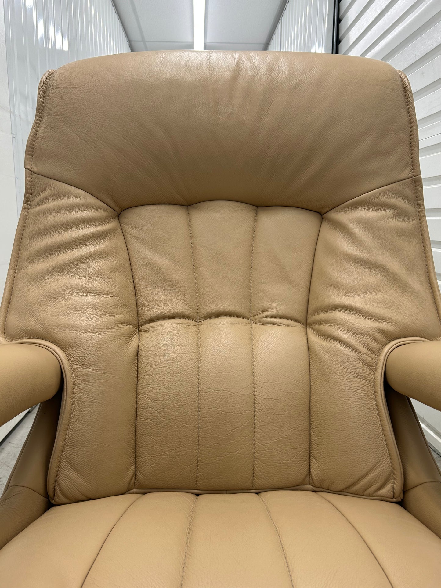 Himolla Mosel Maxi Leather Recline & Swivel Chair Integrated Footrest Pre-Loved