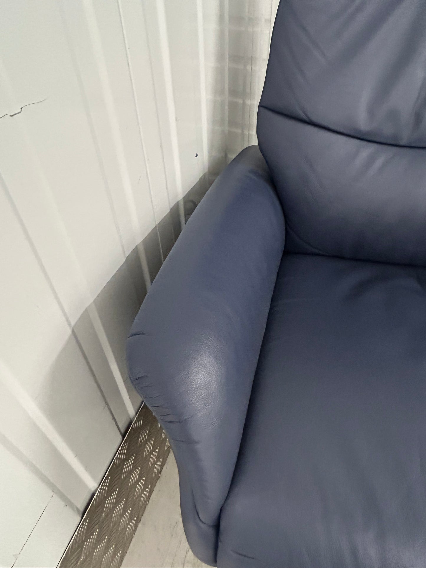 Himolla Azure Blue Leather Power Recliner Armchairs & Matching Fixed 2 Seater Sofa Pre-Loved