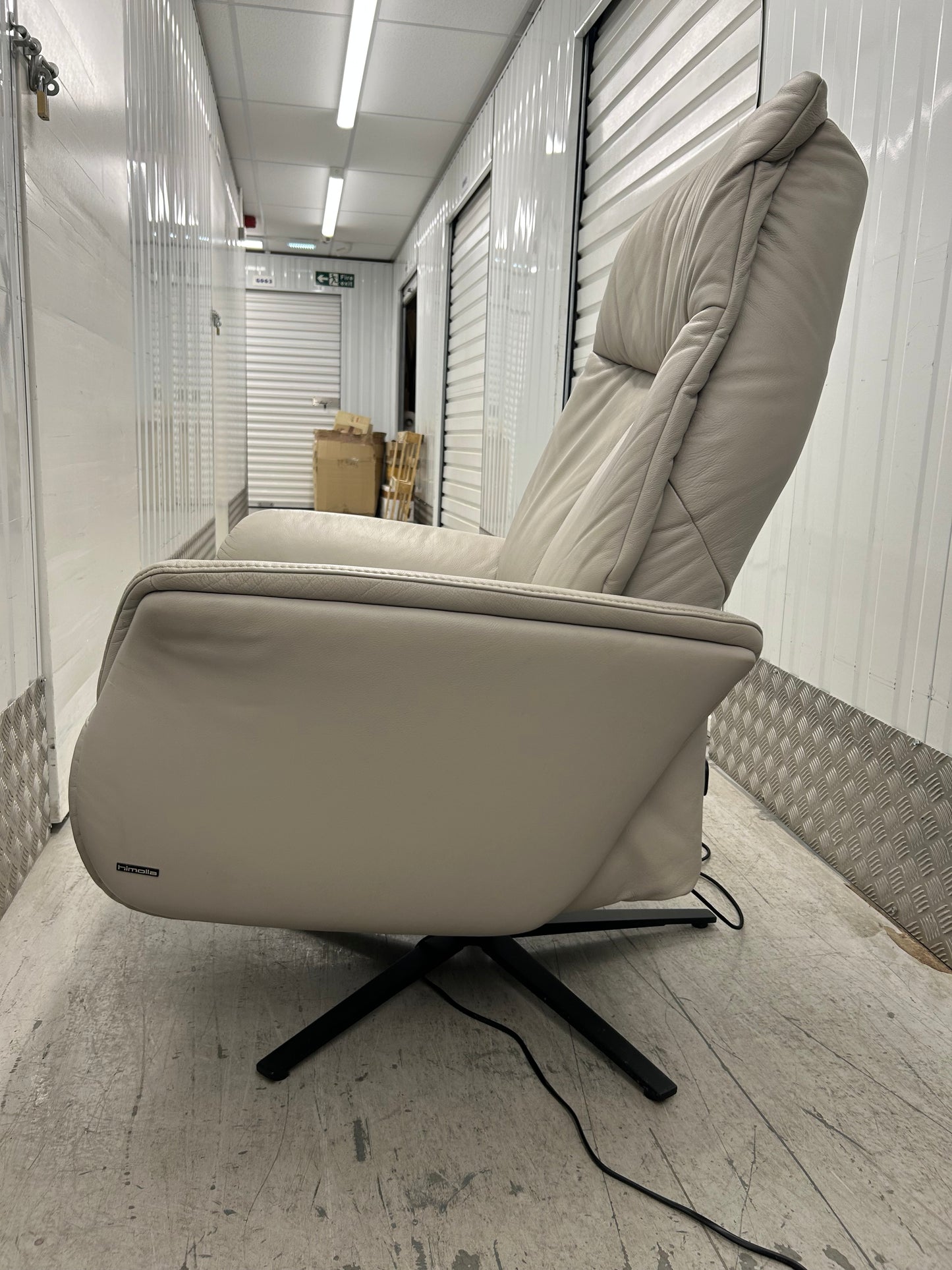 Himolla Stratus Leather Power Recliner Chair With Integrated Footrest 2021 Medium Pre-Loved
