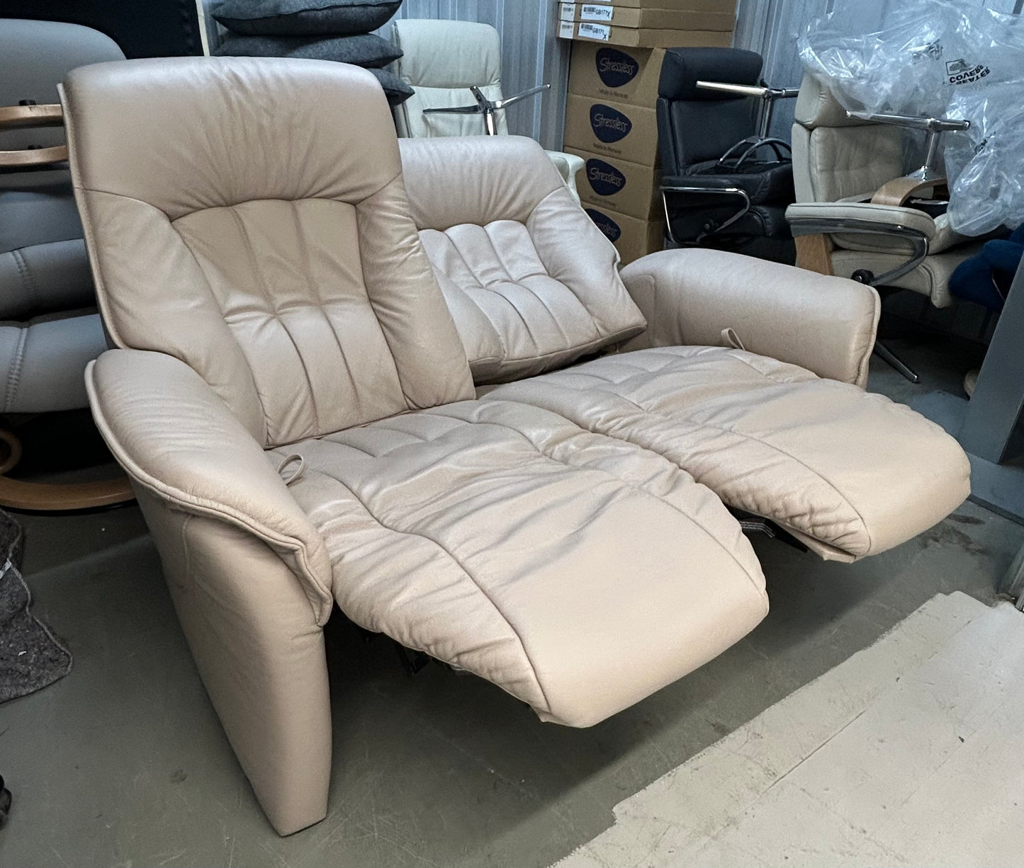 Himolla Rhine 2 Seater Fels Leather Recliner Sofa With Integrated Footrests 2021 Pre-Loved