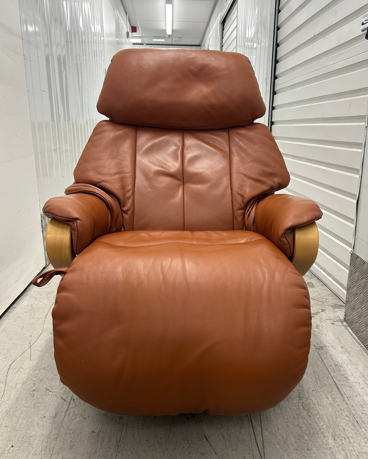 Himolla Chester Leather Recliner Armchair With Integrated Footrest Large Pre-Loved