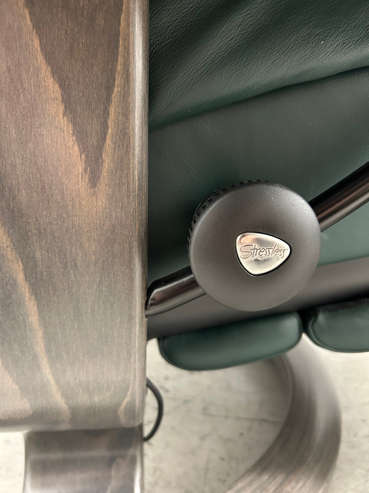 Ekornes Stressless Mayfair Medium Size Green Leather Power Recliners Pair Pre-Loved
