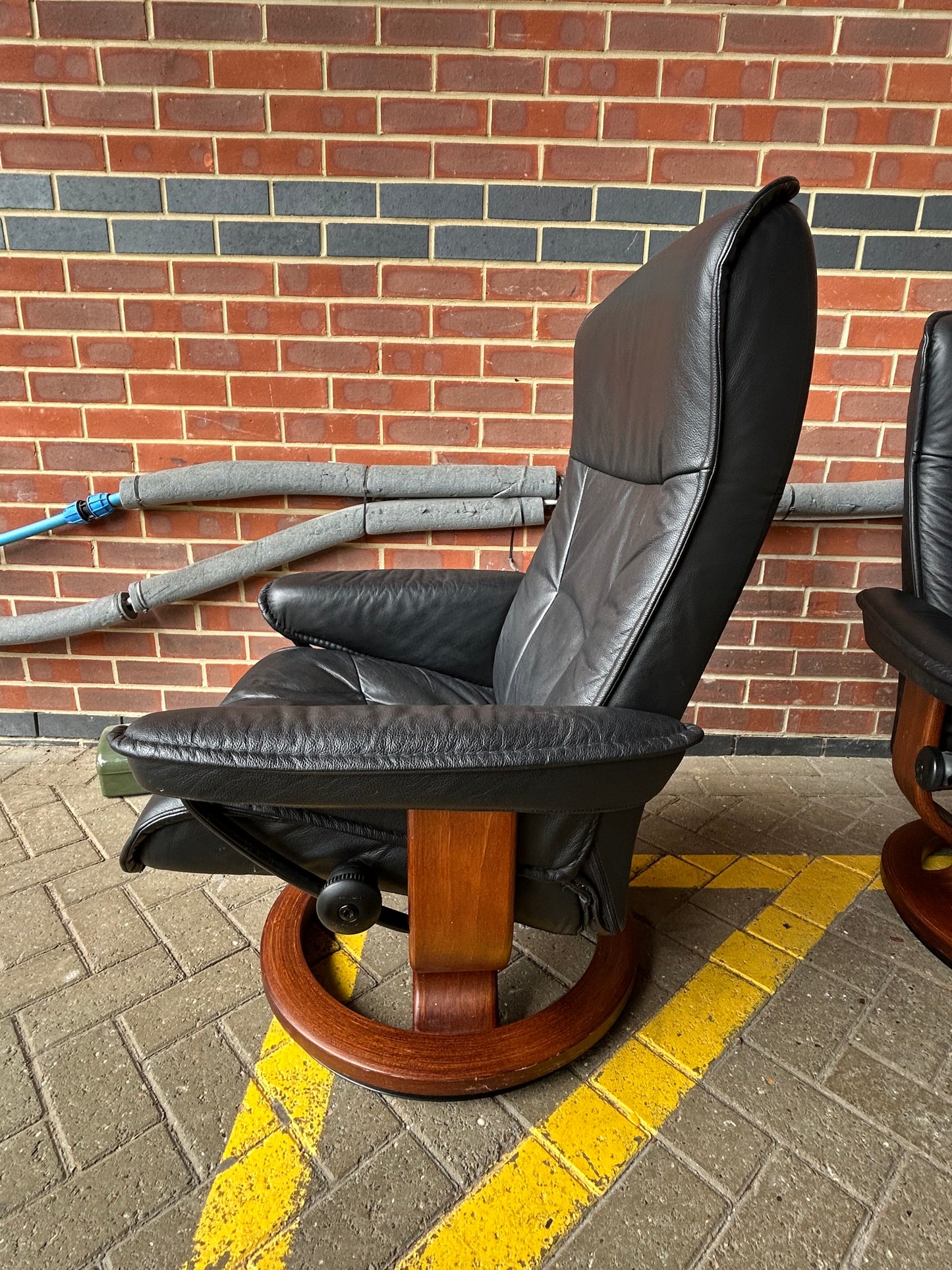 Ekornes Stressless Recline & Swivel Black Leather Chairs & Stools Pair Pre-Loved