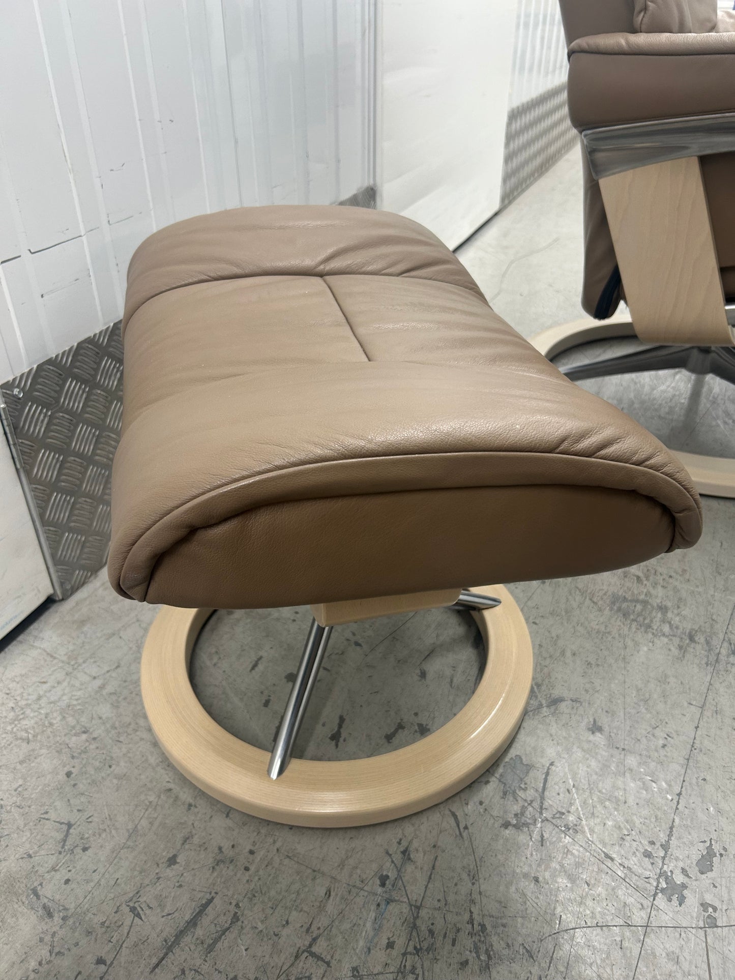 Ekornes Stressless Signature Mayfair Funghi Leather Recliner Chair & Stool Large Pre-Loved