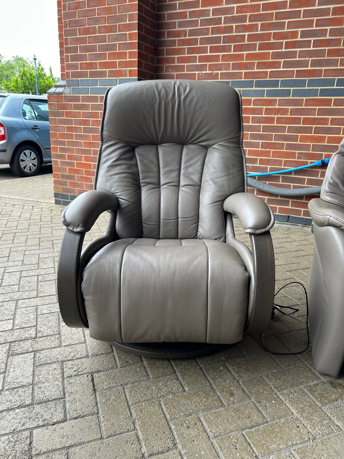 Himolla Mosel Maxi Leather Power Recline & Swivel Chair Integrated Footrest Pre-Loved