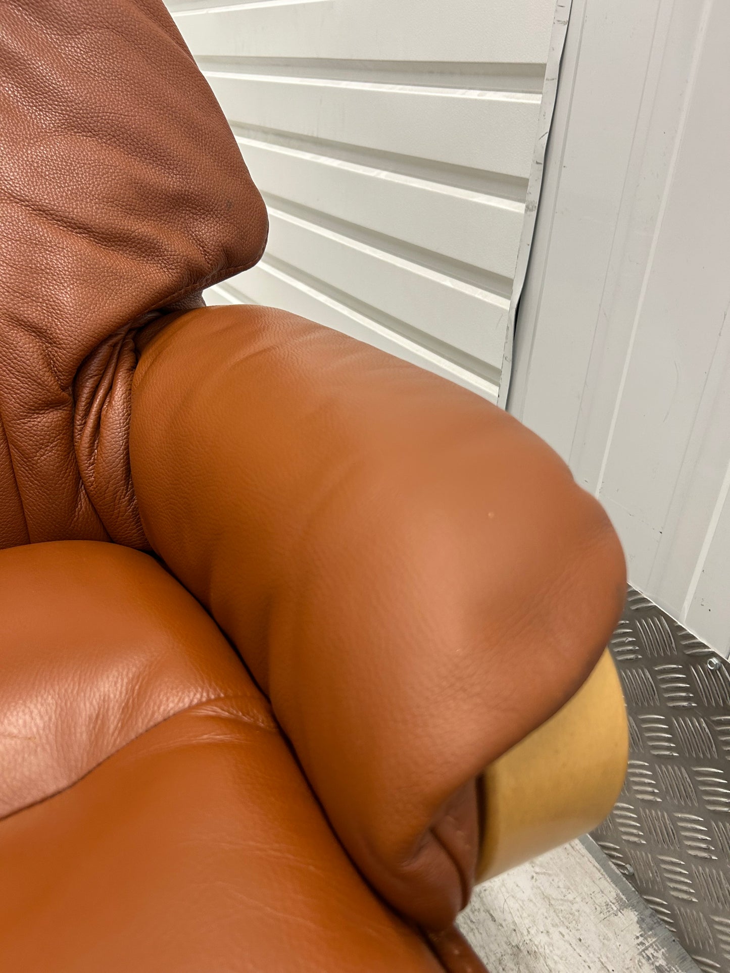Himolla Chester Leather Recliner Armchair With Integrated Footrest Large Pre-Loved