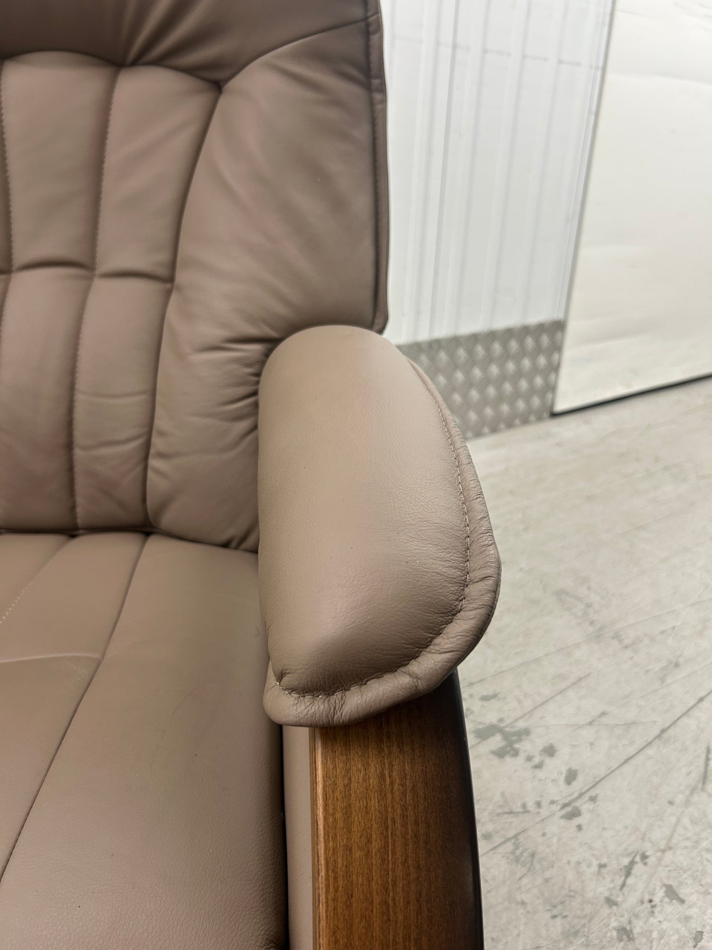 Himolla Mosel Midi Power Leather Recline & Swivel Chair Integrated Footrest 2024 Pre-Loved