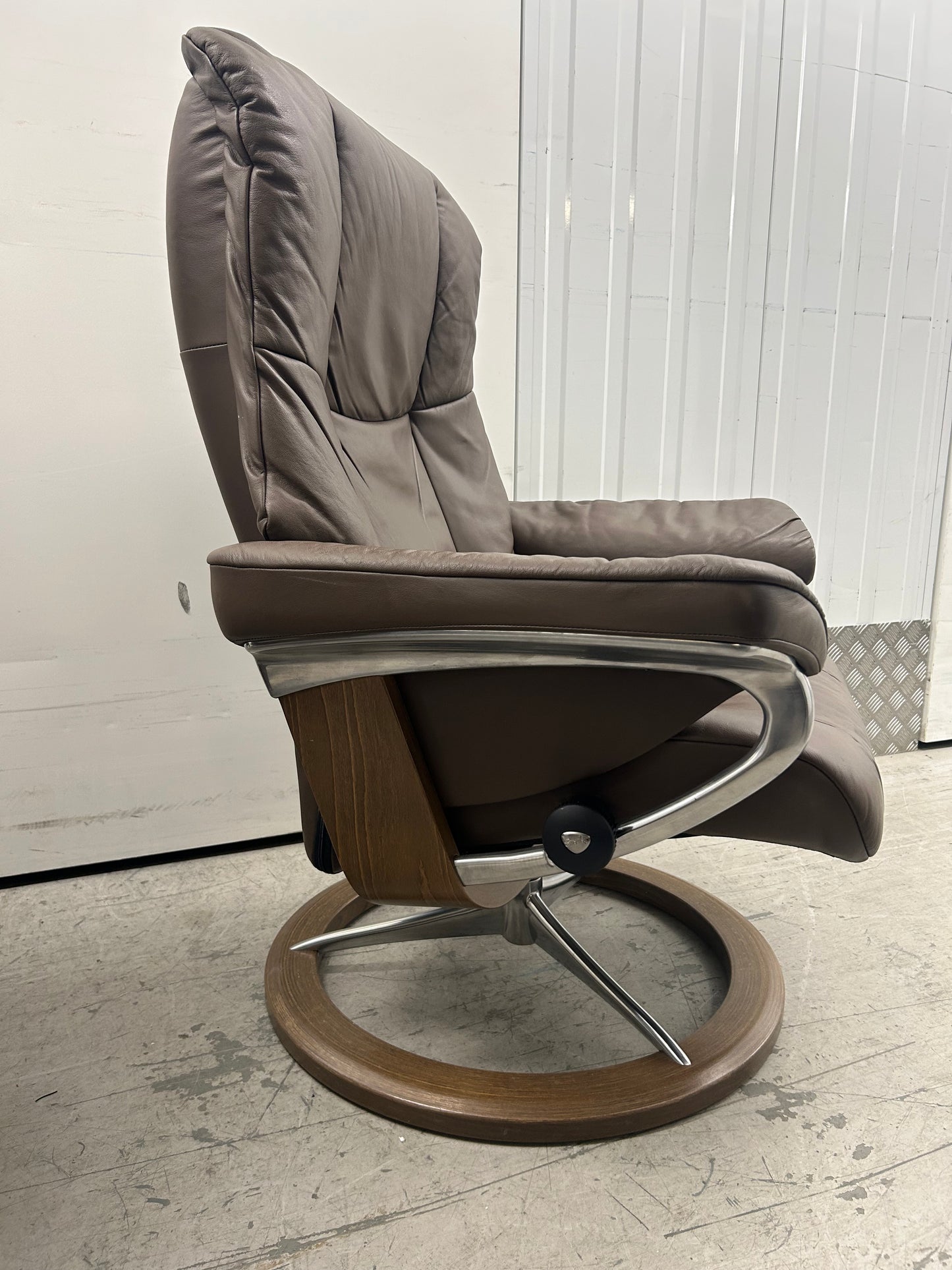 Ekornes Stressless Signature Mayfair Chestnut Leather Recliners Medium Pair Pre-Loved