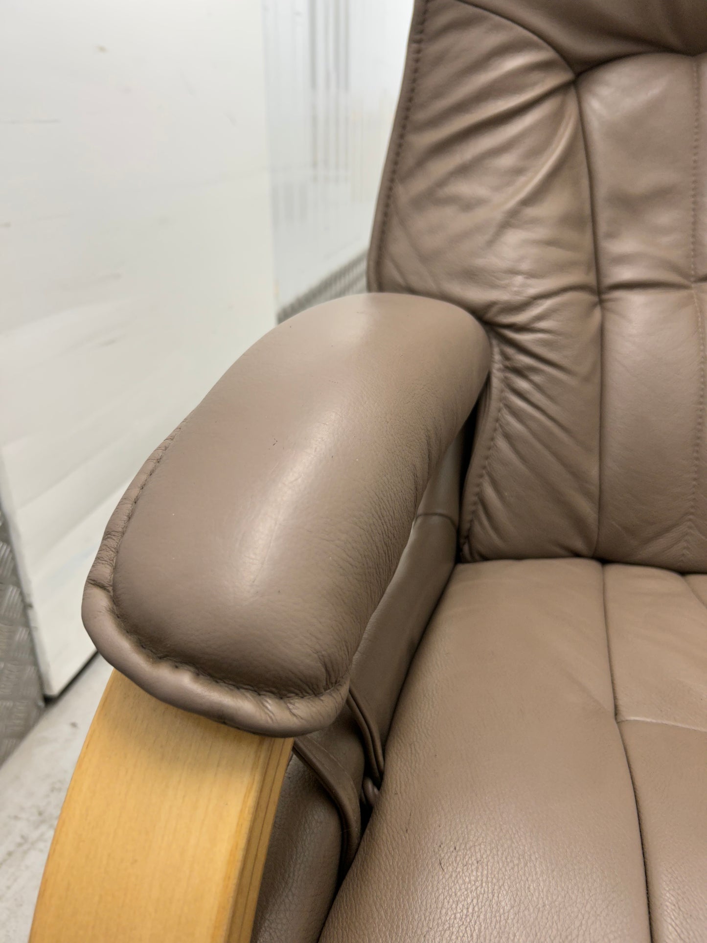 Himolla Mosel Midi Earth Leather Recline & Swivel Chair Integrated Footrest Pre-Loved