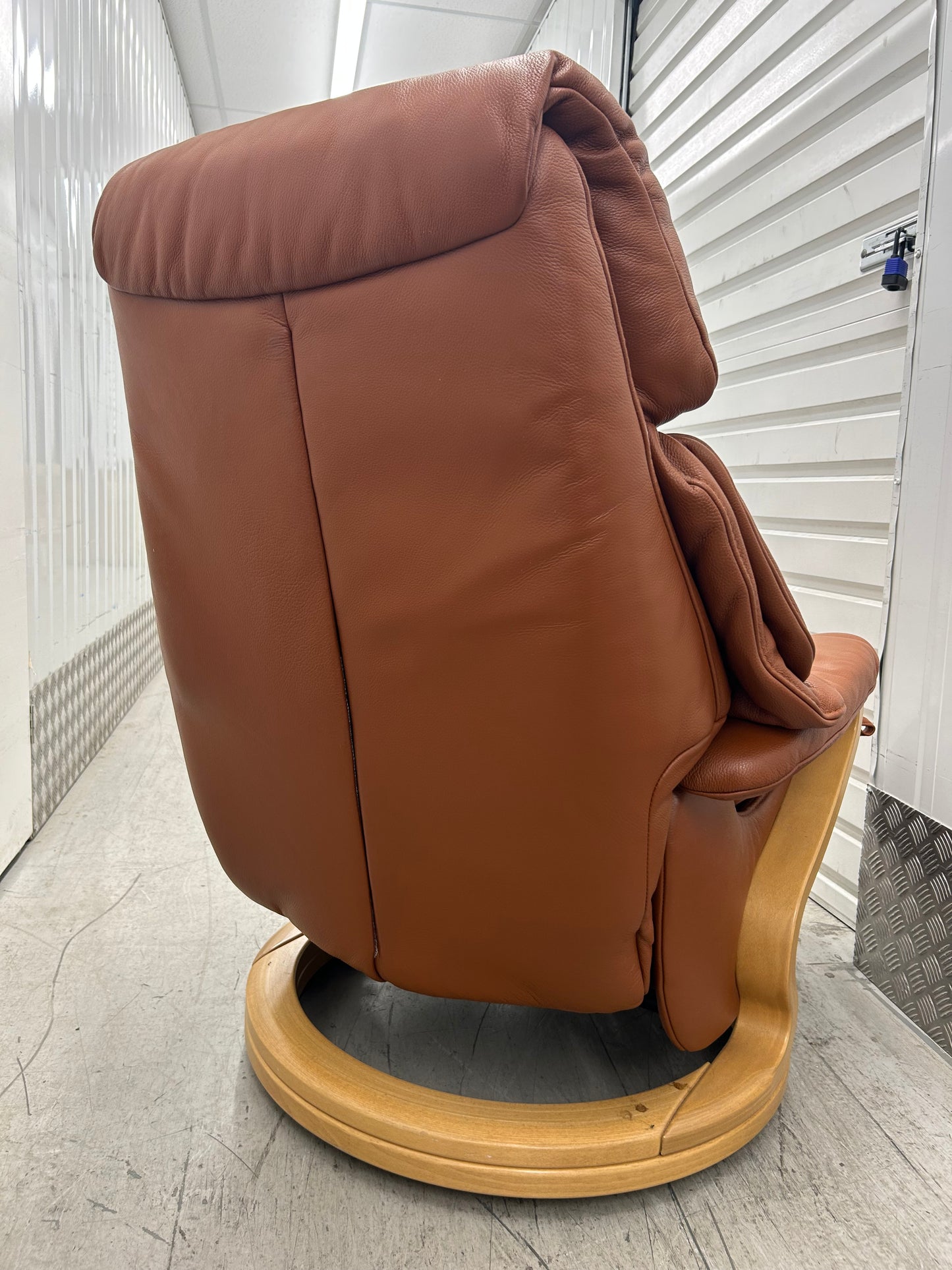 Himolla Chester Leather Recliner Armchair With Integrated Footrest Large Pre-Loved