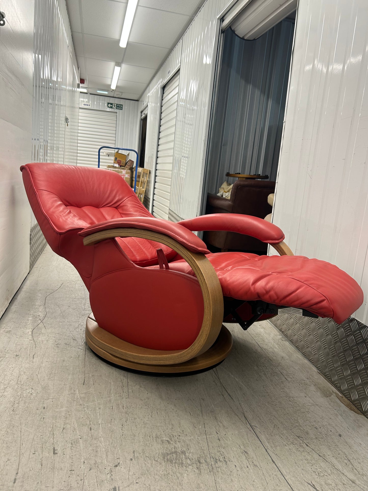 Himolla Mosel Midi Cherry Leather Recline & Swivel Chair Integrated Footrest Pre-Loved