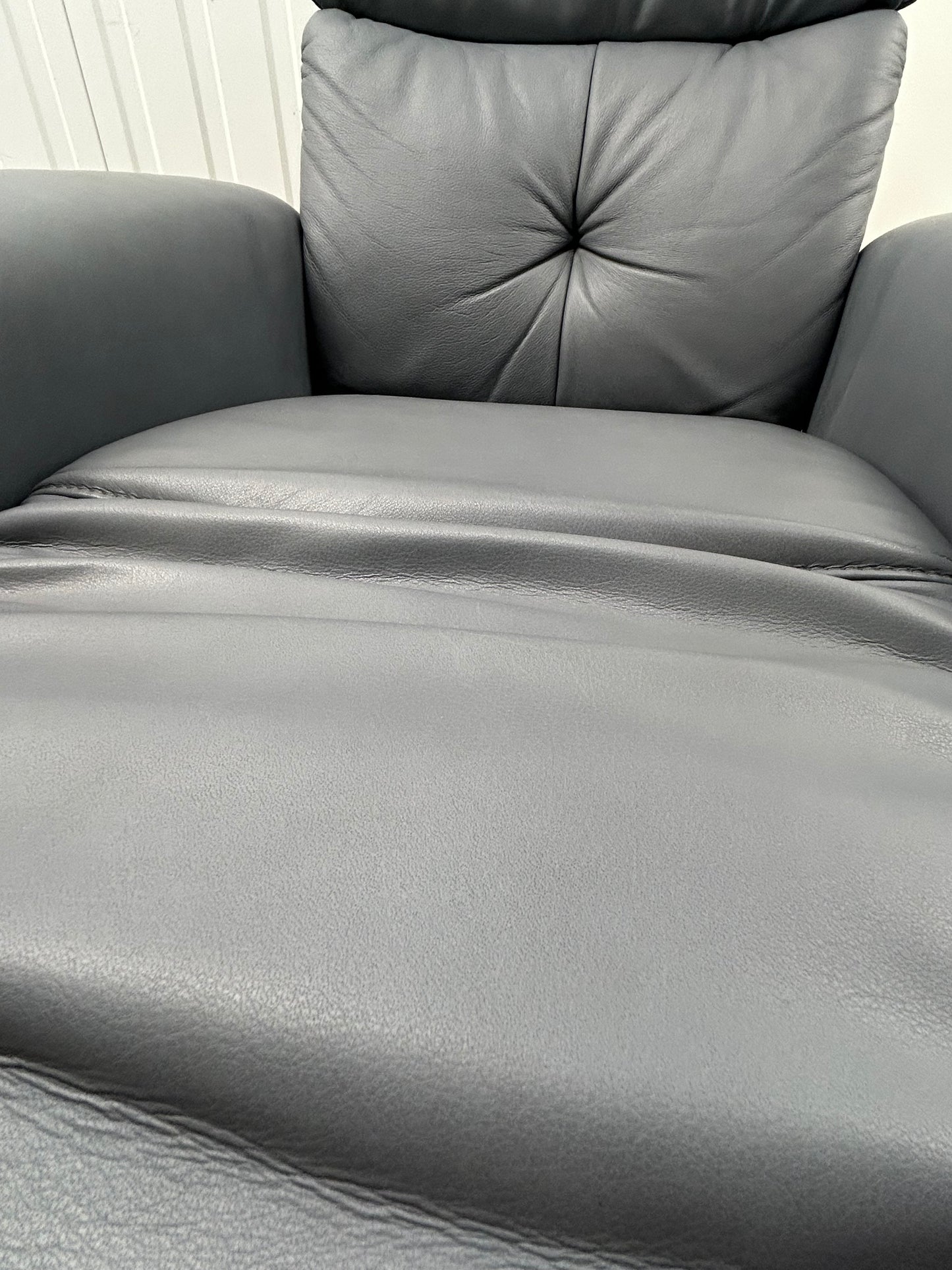Himolla Swan Leather Power Lift & Rise Recliner Chair With Integrated Footrest Large Pre-Loved