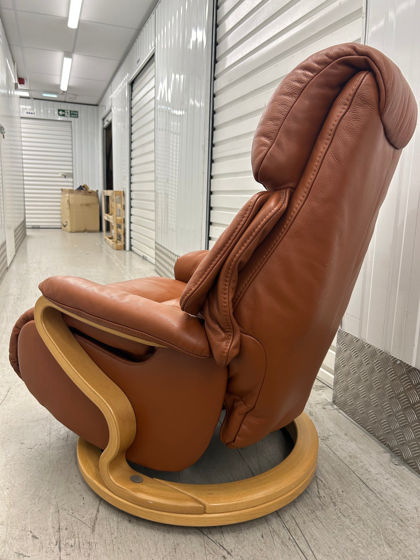 Himolla Chester Leather Recliner Armchair With Integrated Footrest Large Pre-Loved