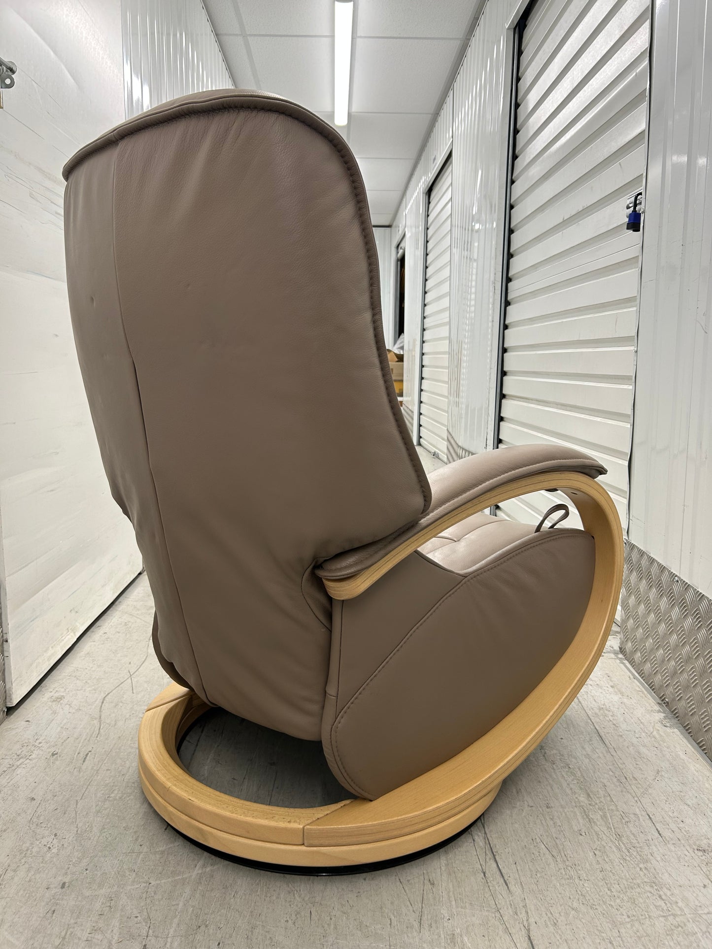 Himolla Mosel Midi Earth Leather Recline & Swivel Chair Integrated Footrest Pre-Loved