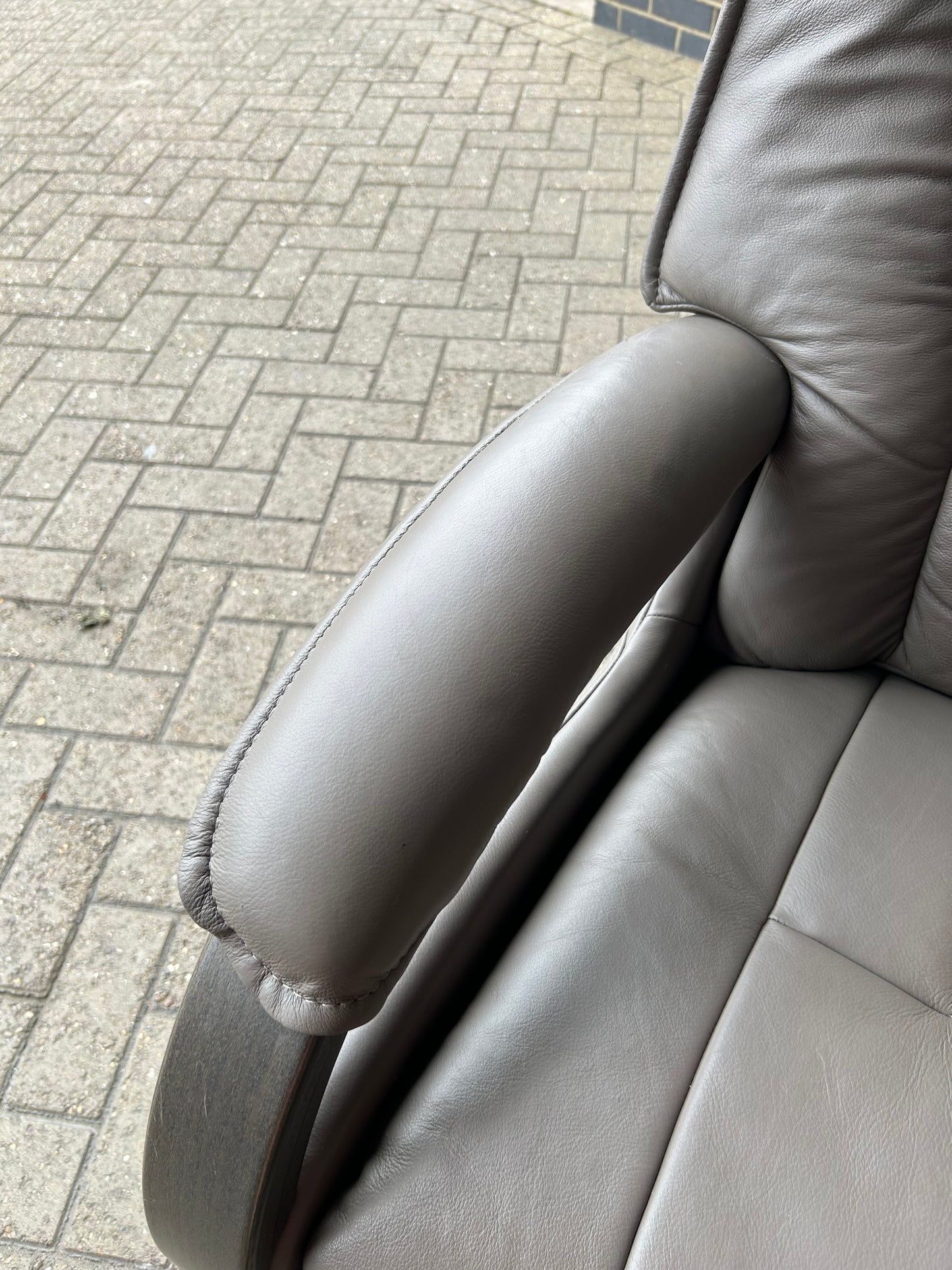 Himolla Mosel Maxi Leather Power Recline & Swivel Chair Integrated Footrest Pre-Loved