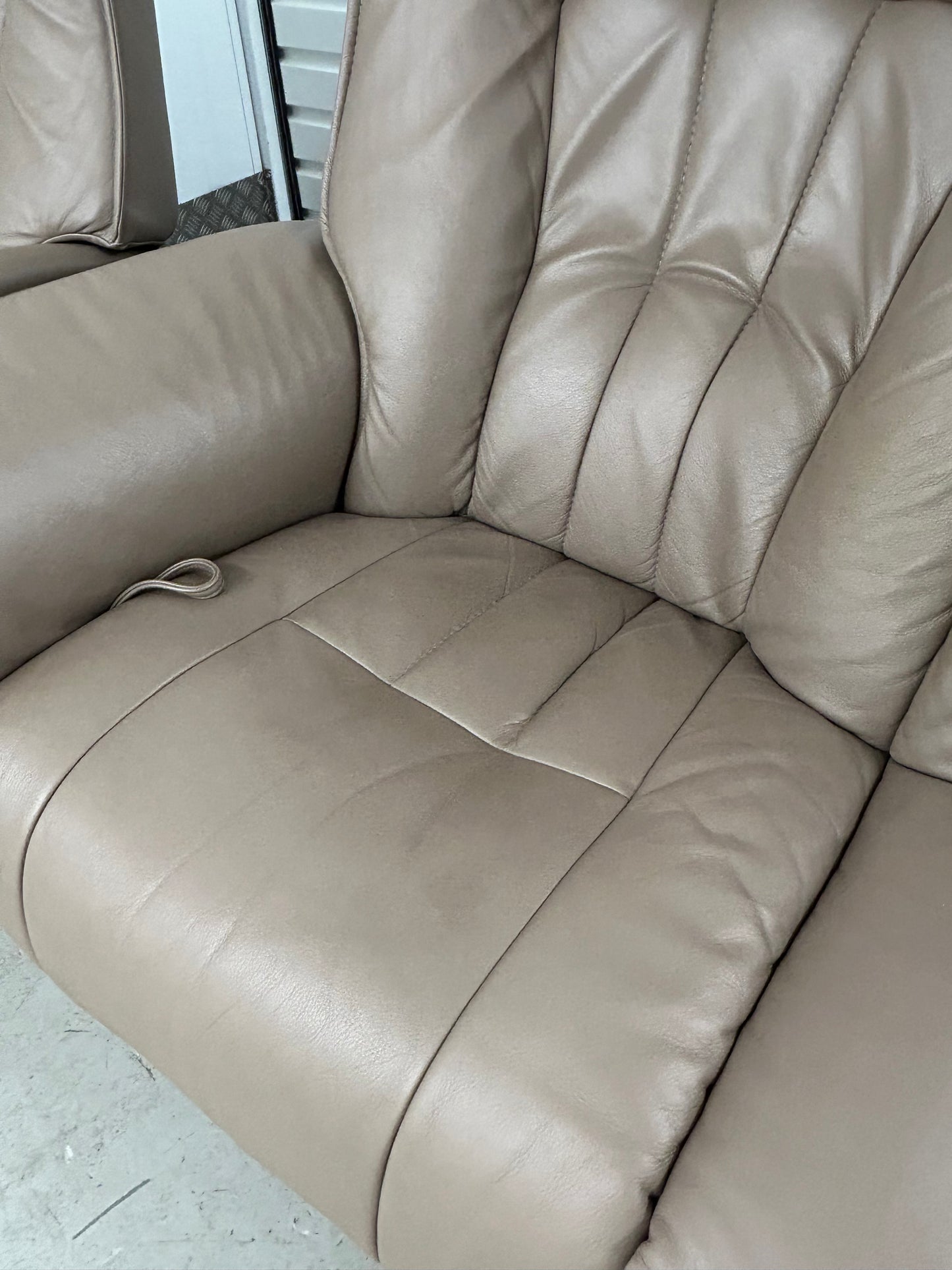 Himolla Leather Suite, 2 Mosel Recline & Swivel Chairs & Matching Recliner Sofa 2020 Pre-Loved