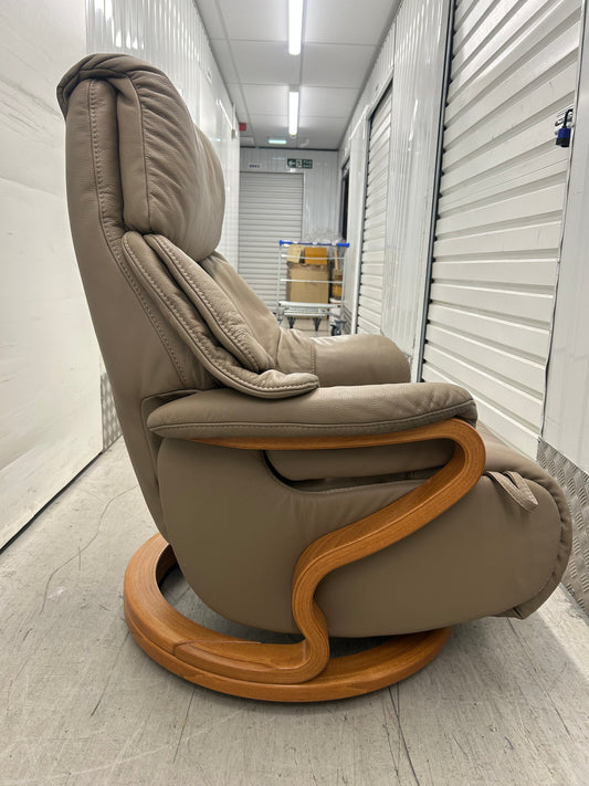 Himolla Chester Leather Recliner Chair With Integrated Footrest Large Size 2019 Pre-Loved