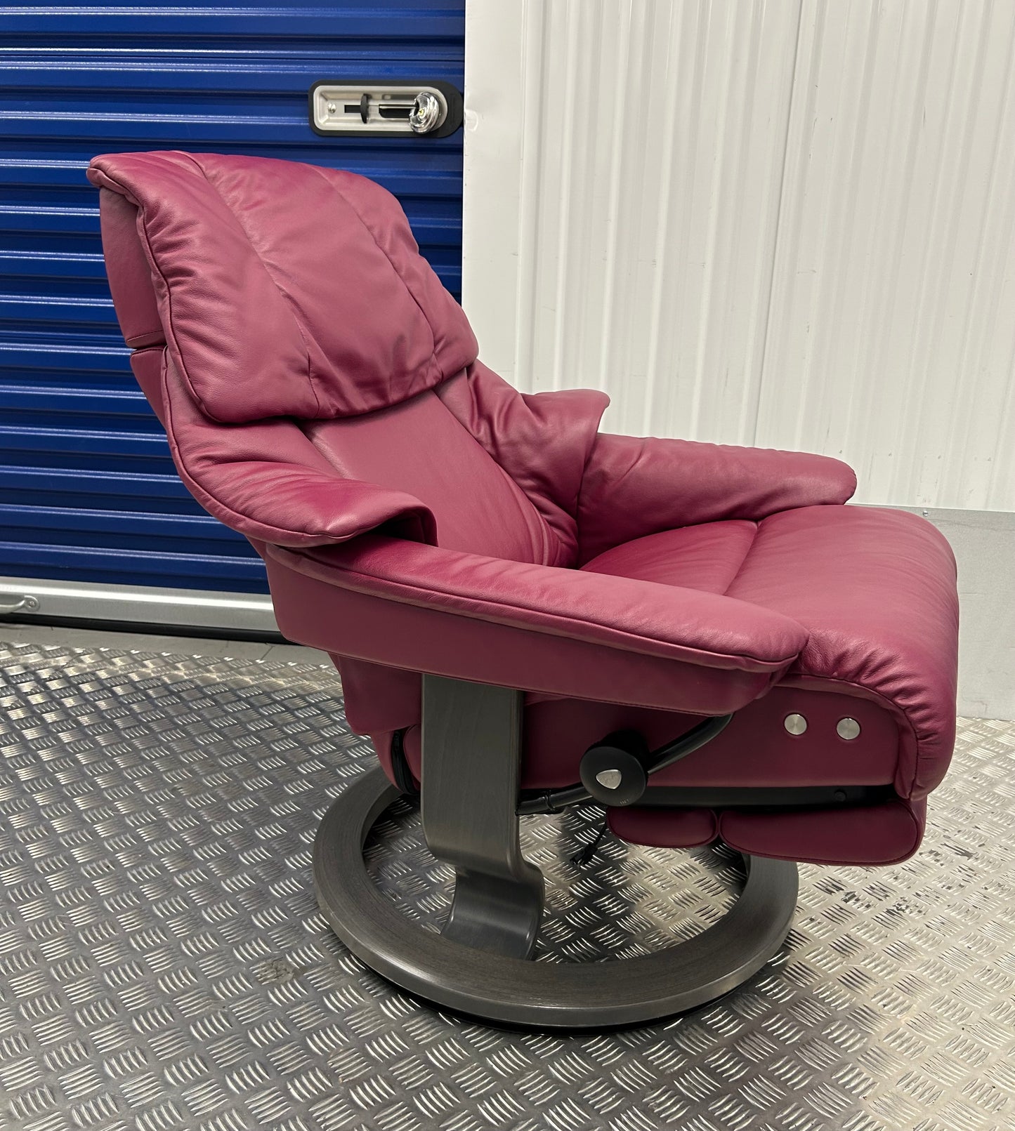 Ekornes Stressless Reno Medium Size Leather Power Recliner Armchair Pre-Loved