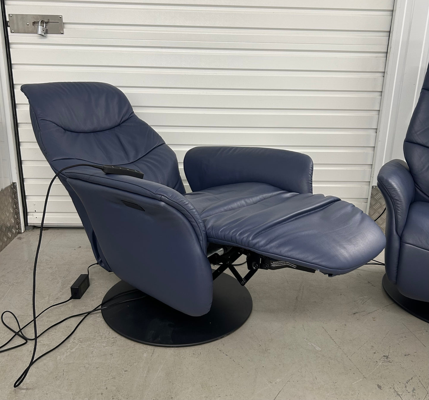 Himolla Azure Blue Leather Power Recliner Armchairs & Matching Fixed 2 Seater Sofa Pre-Loved