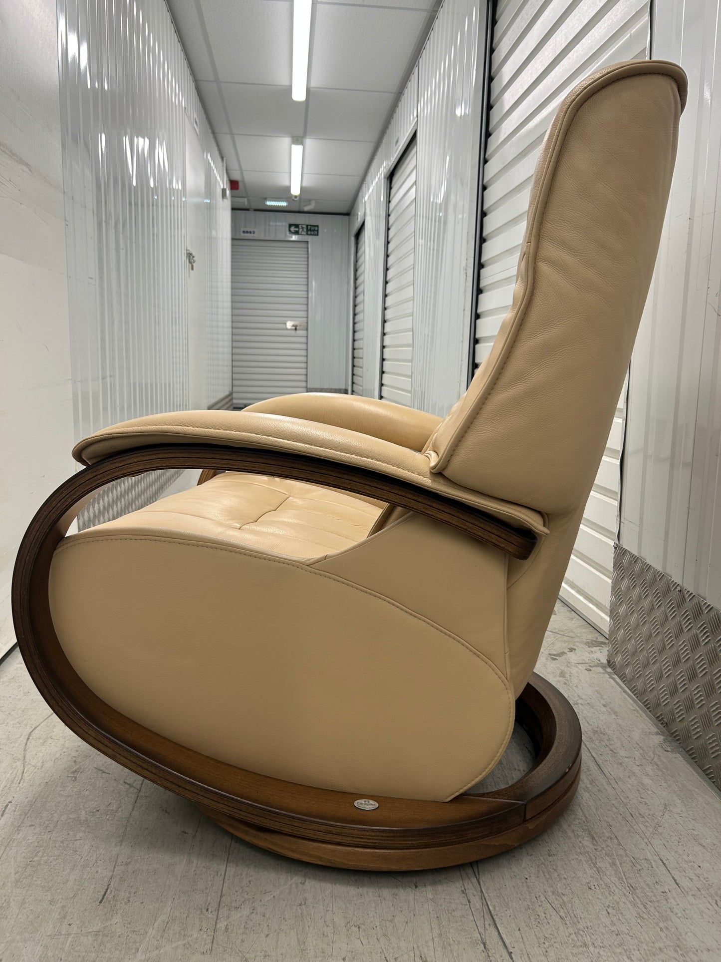 Himolla Mosel Maxi Leather Recline & Swivel Chair Integrated Footrest Pre-Loved