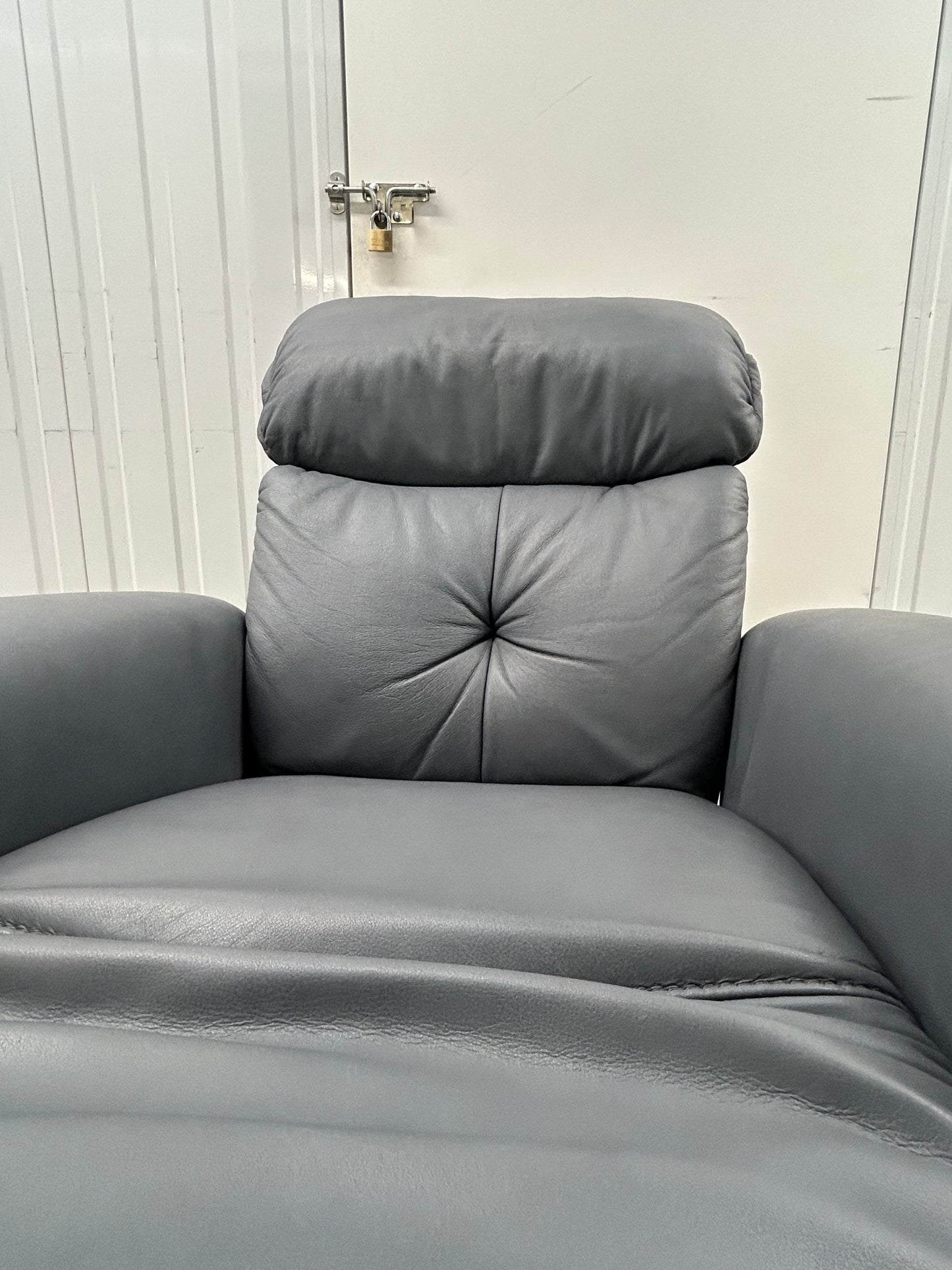 Himolla Swan Leather Power Lift & Rise Recliner Chair With Integrated Footrest Large Pre-Loved