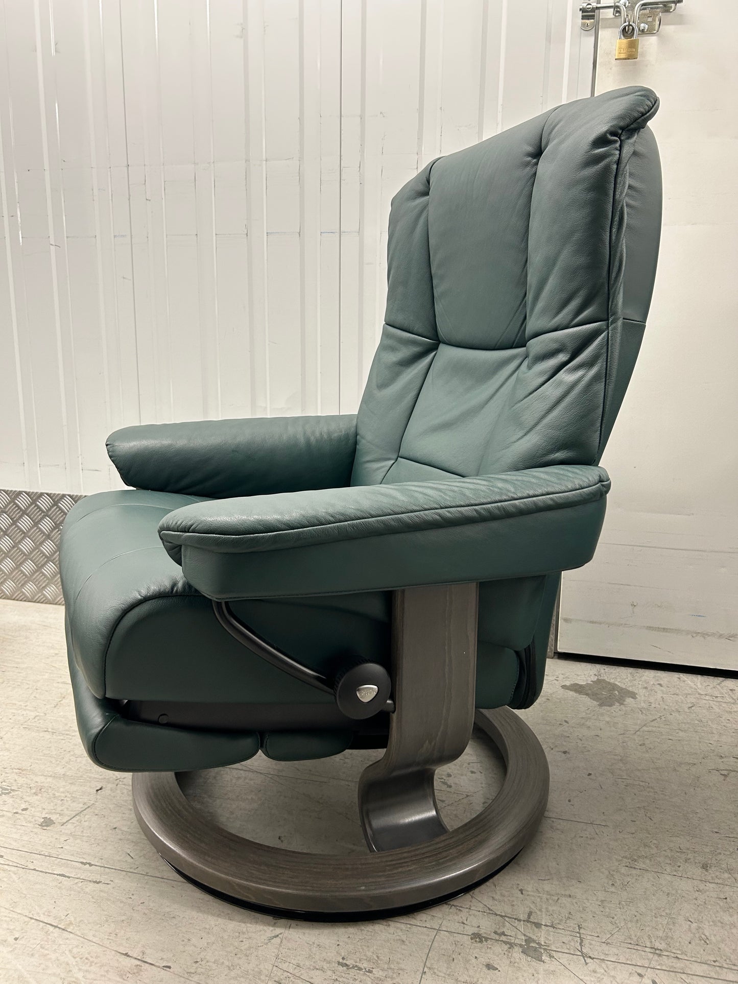 Ekornes Stressless Mayfair Medium Size Green Leather Power Recliners Pair Pre-Loved