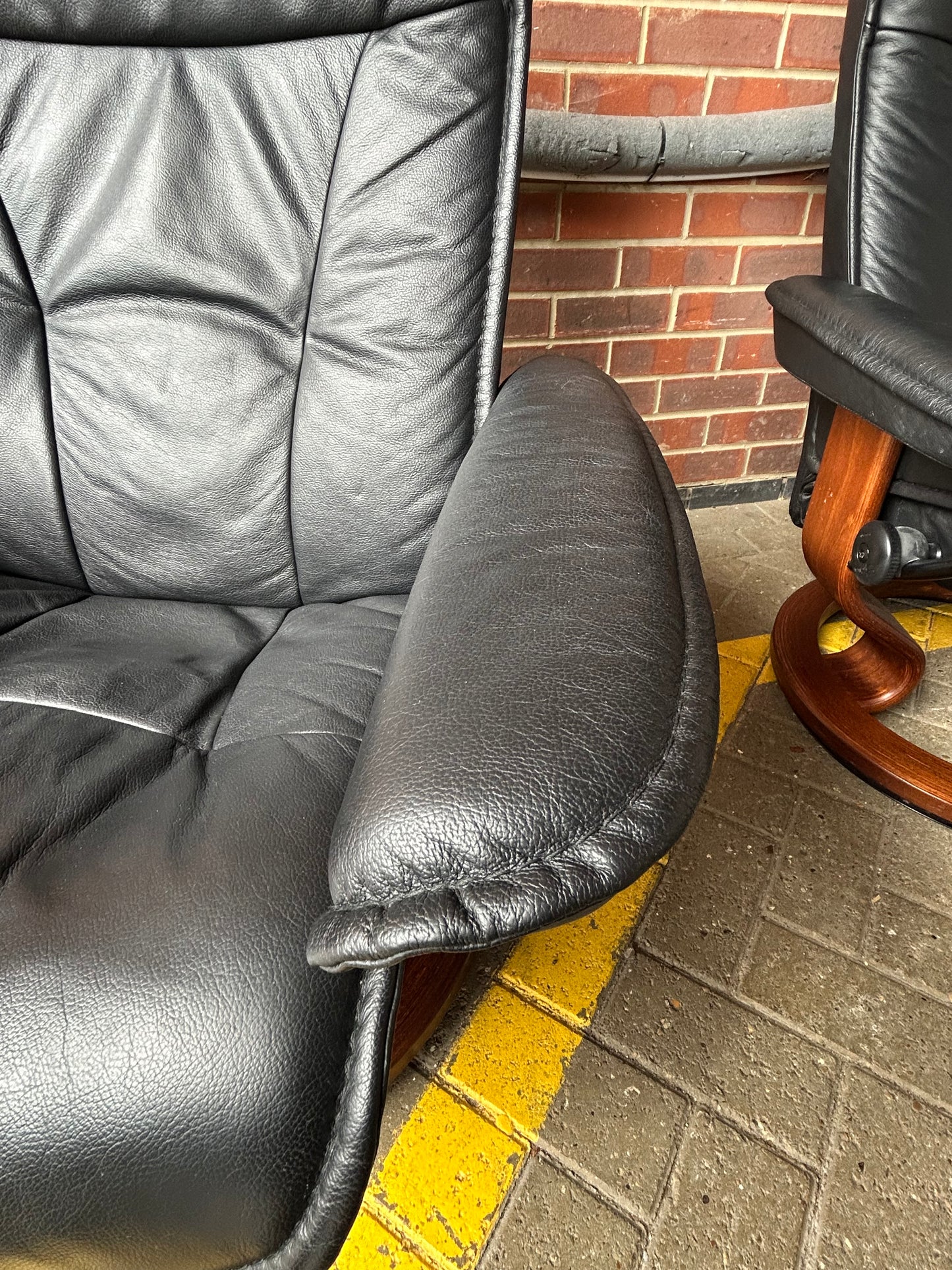 Ekornes Stressless Recline & Swivel Black Leather Chairs & Stools Pair Pre-Loved