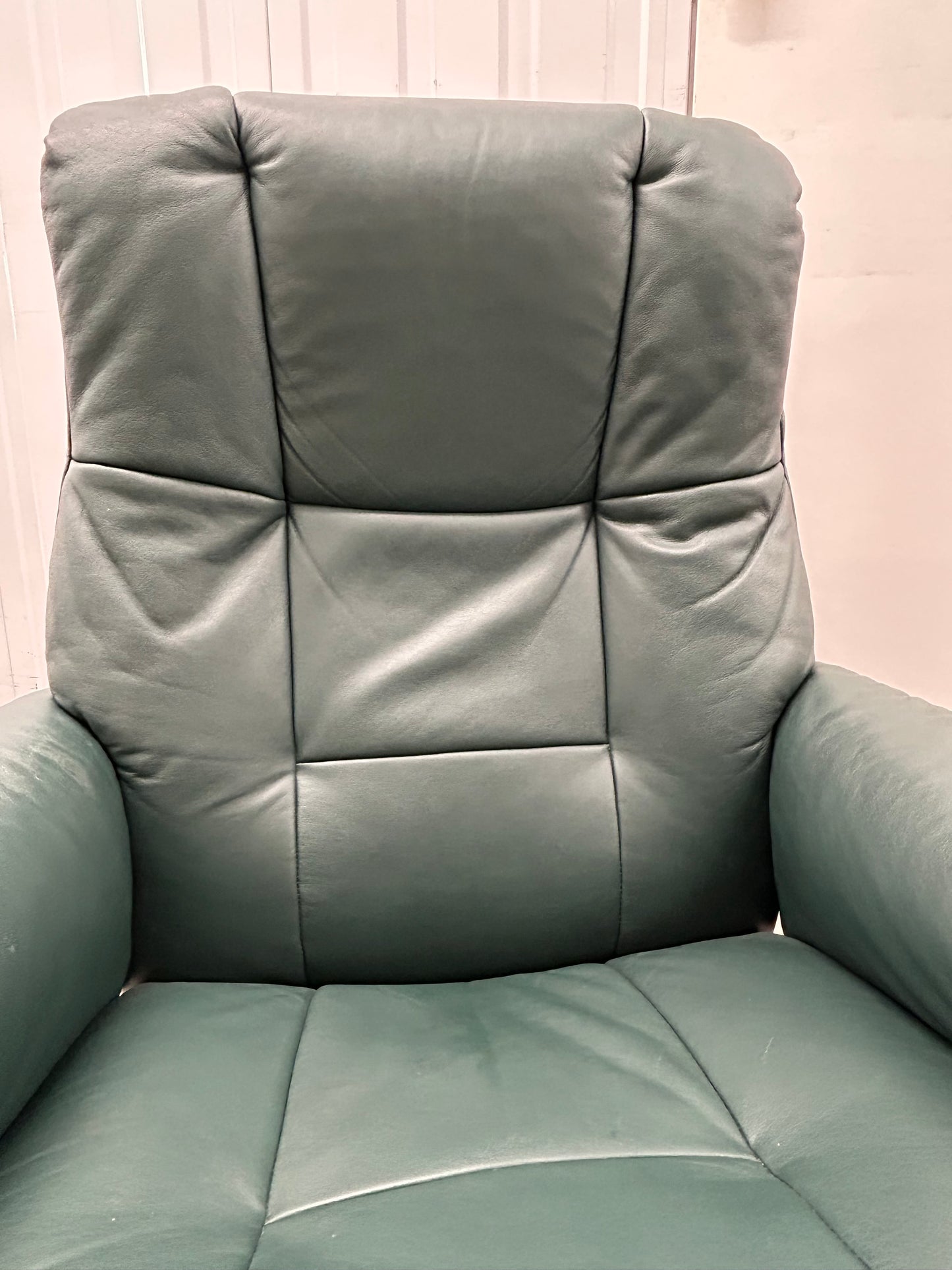 Ekornes Stressless Mayfair Medium Size Green Leather Power Recliners Pair Pre-Loved