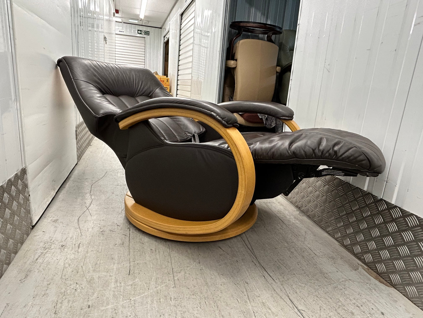 Himolla Mosel Maxi Brown Leather Recline & Swivel Chair Integrated Footrest Pre-Loved
