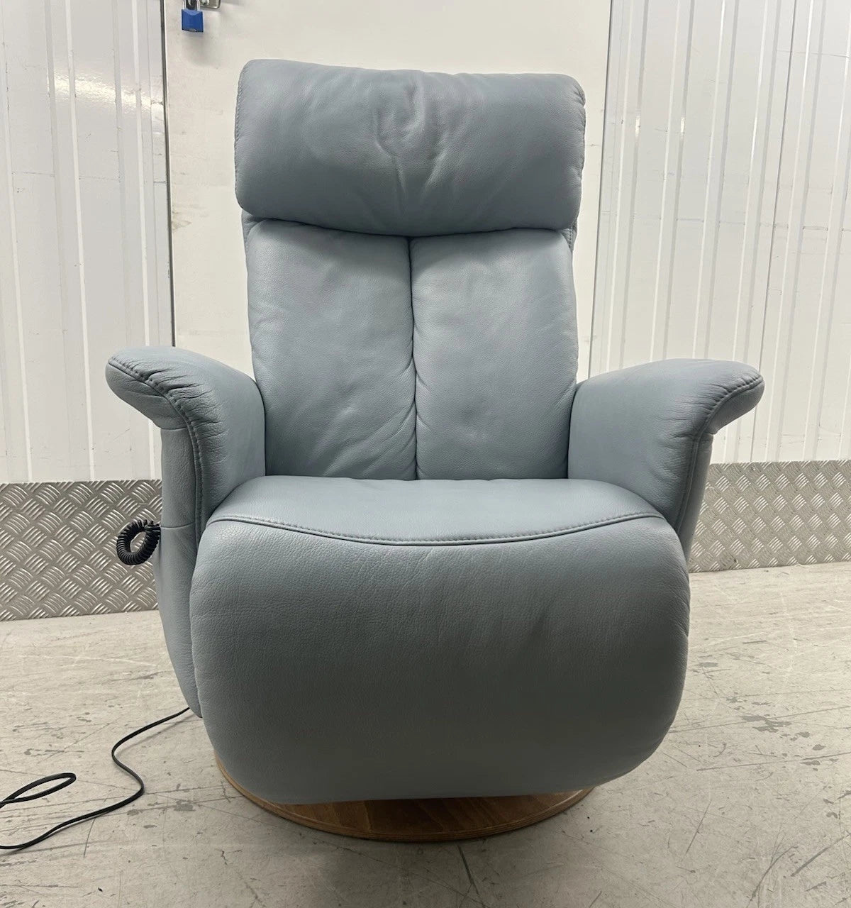 Himolla Sinatra Leather Power Recliner Lift & Rise With Integrated Footrest 2018 Pre-Loved