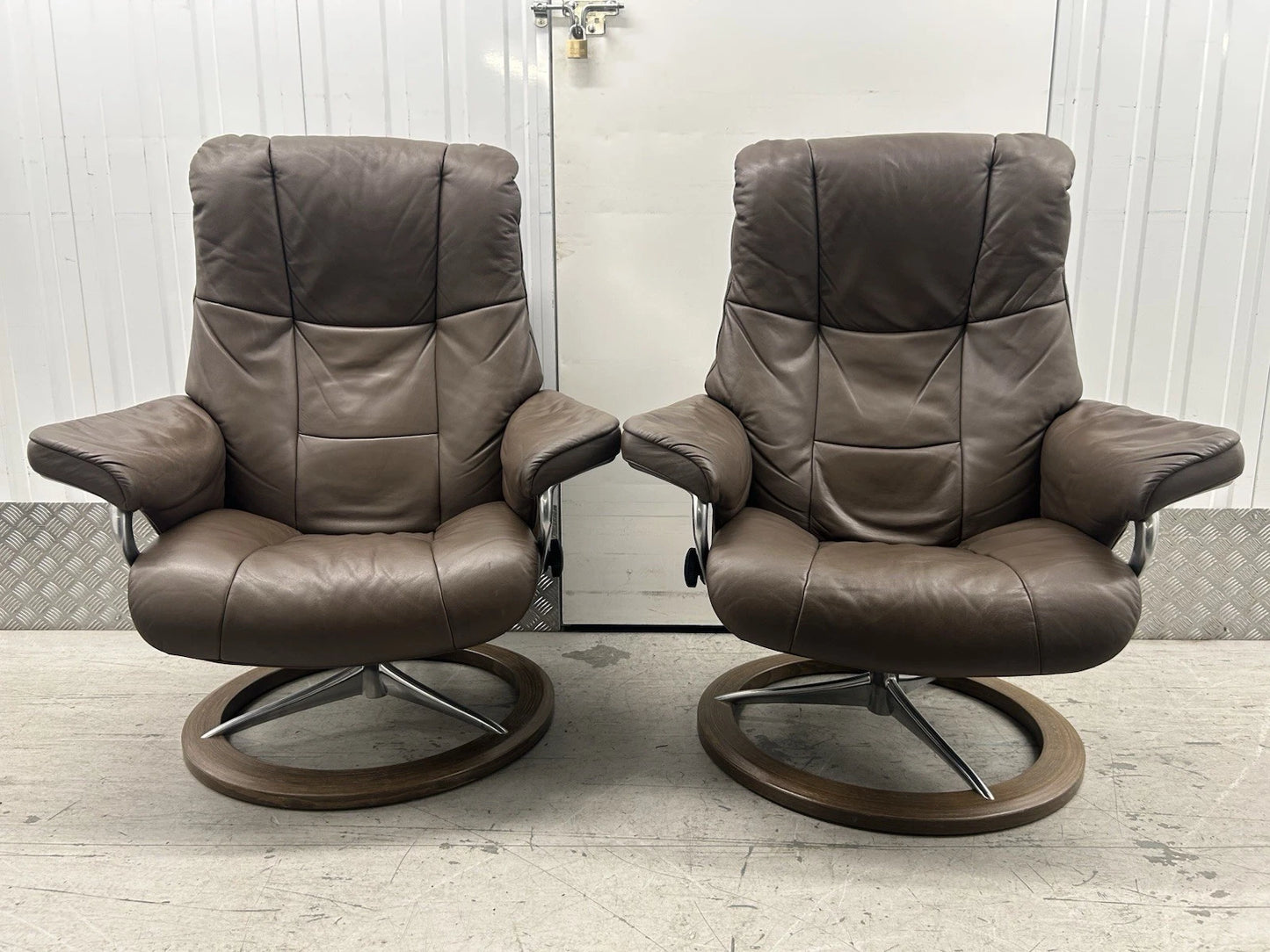 Ekornes Stressless Signature Mayfair Chestnut Leather Recliners Medium Pair Pre-Loved