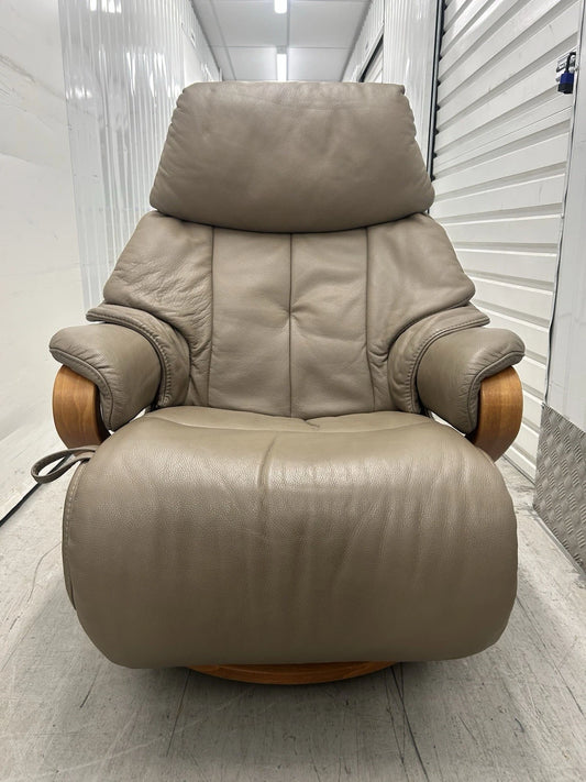 Himolla Chester Leather Recliner Chair With Integrated Footrest Large Size 2019 Pre-Loved